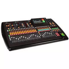 40 Input, 25-Bus 32 Channel Digital Mixer w/Flight Case